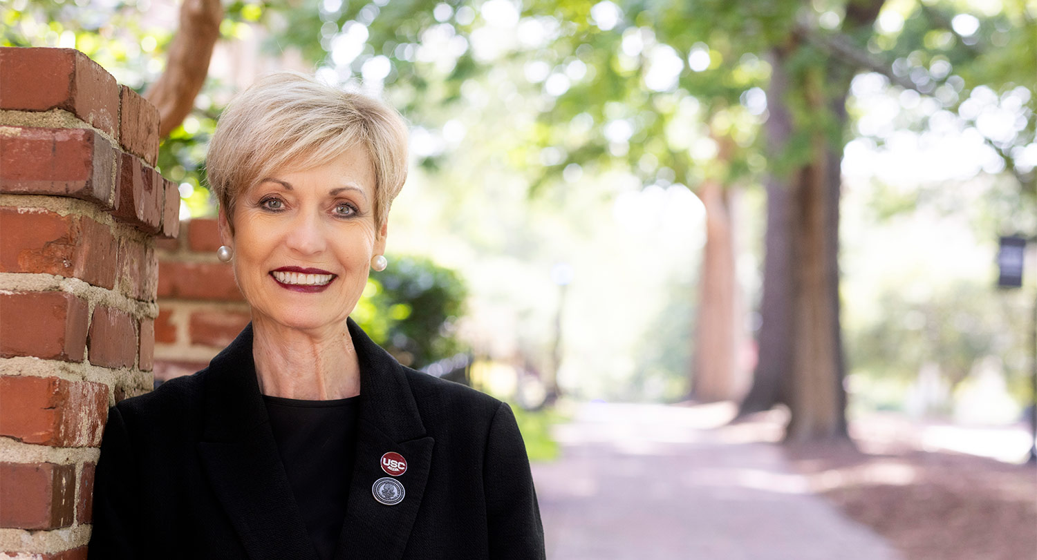 Head and shoulders photo of Susan Elkins on USC Horseshoe